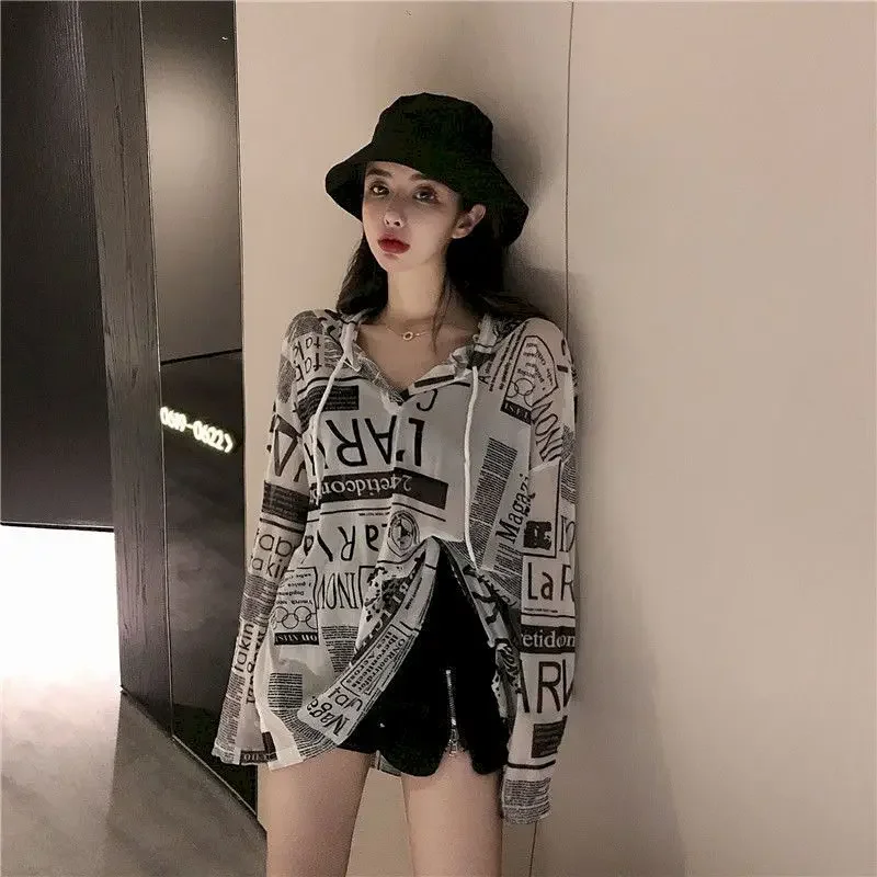 2024 New Women\'s T-shirt Sunscreen Clothes Graffiti Printing Loose Thin Wild Hooded Back Hollow Thin Shirt Isn\'t Trendy Harajuku