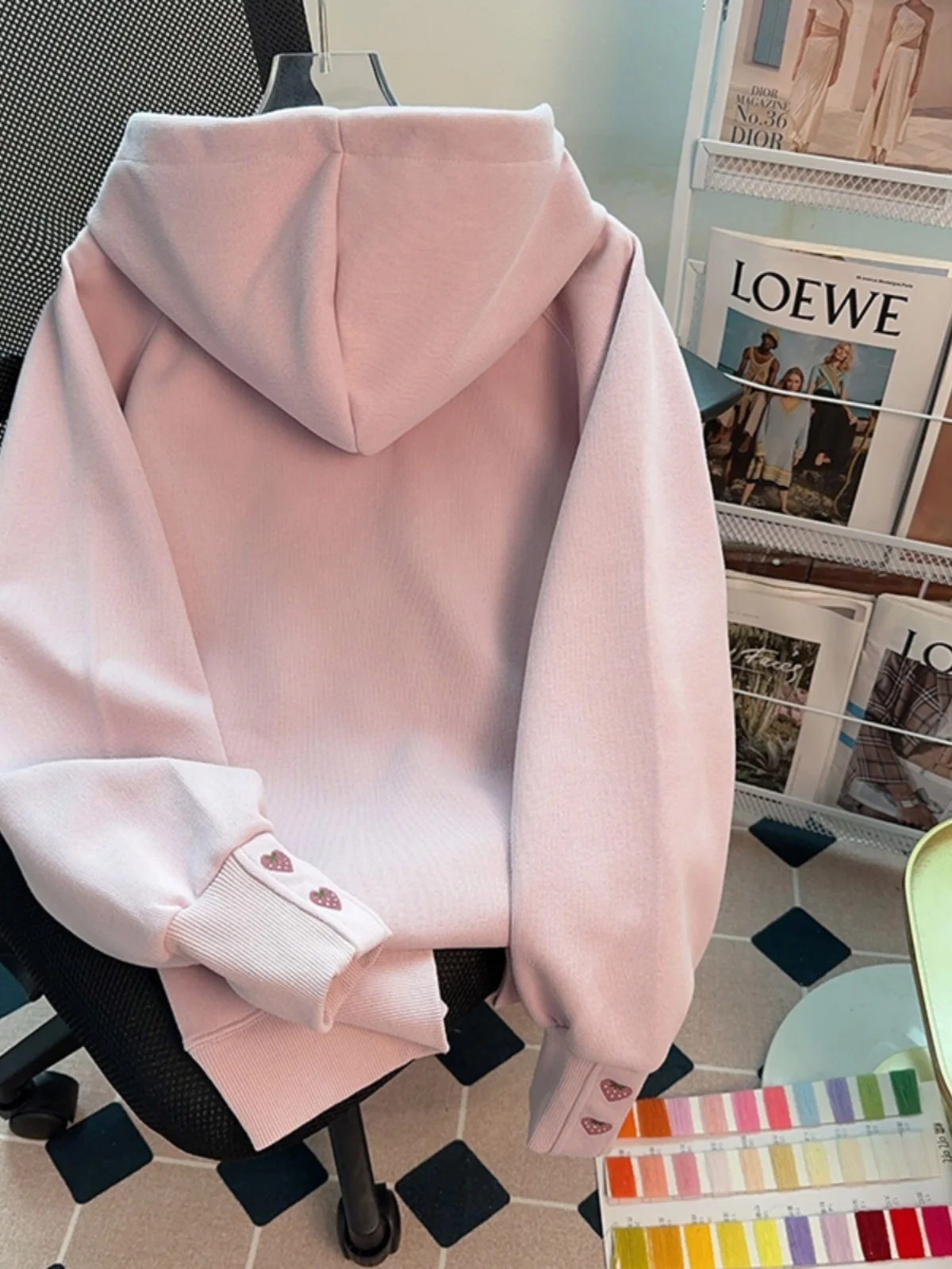 핑크 딸기 자수 후드티 여성용 루즈핏 슬림핏 탑 트렌디 봄 가을 대학 스타일 긴 소매 버블 소매