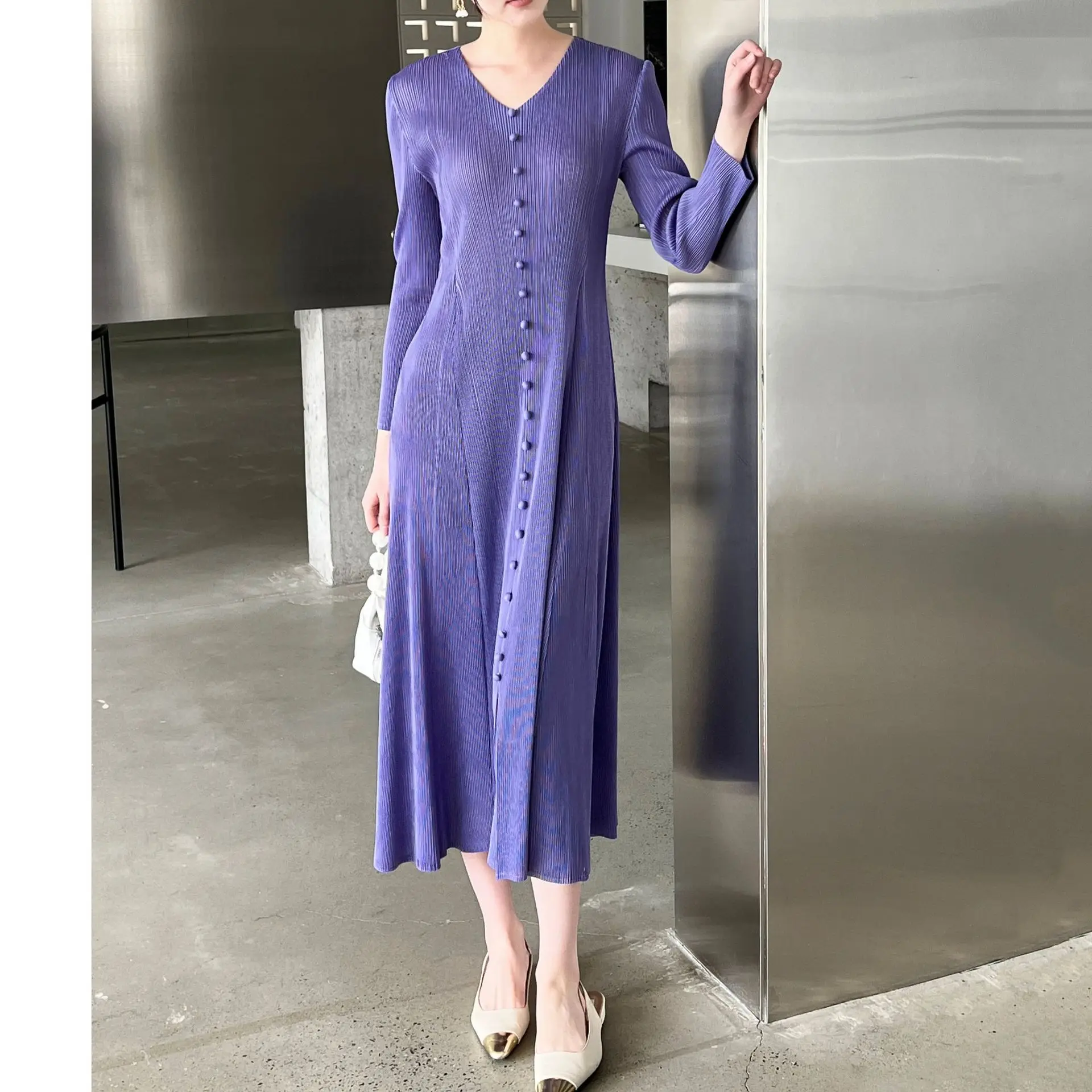 

Miyake Pleated Dress Women's 2026 Autumn and Spring New Solid Color V-neck Long-sleeved Loose Casual Elegant Pleated Skirt