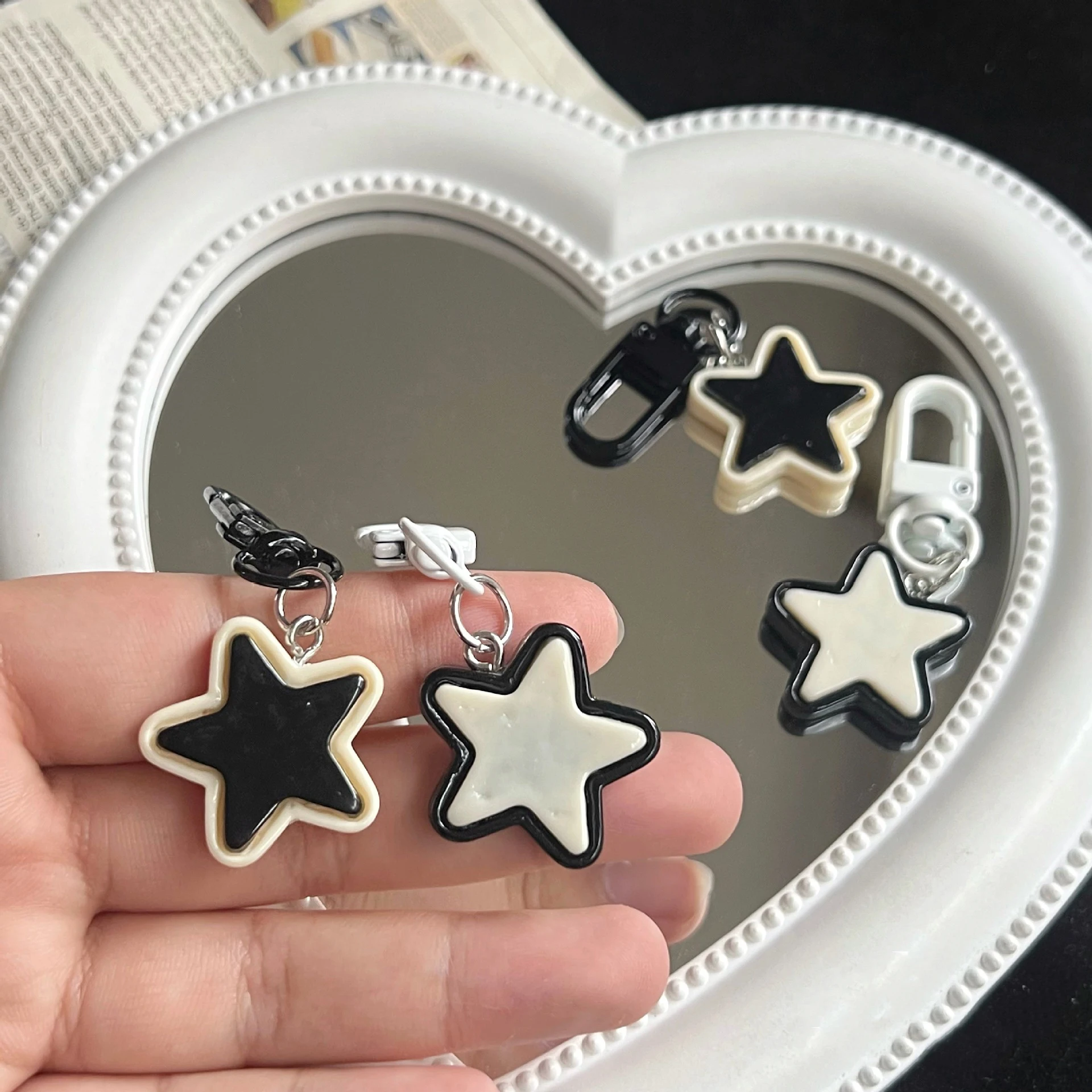 Y2K Black White Star Pentagram Keychain Sweet Cool Five-pointed Star Key Chain Bag Charms Pendant Hangings Ornament Accessories