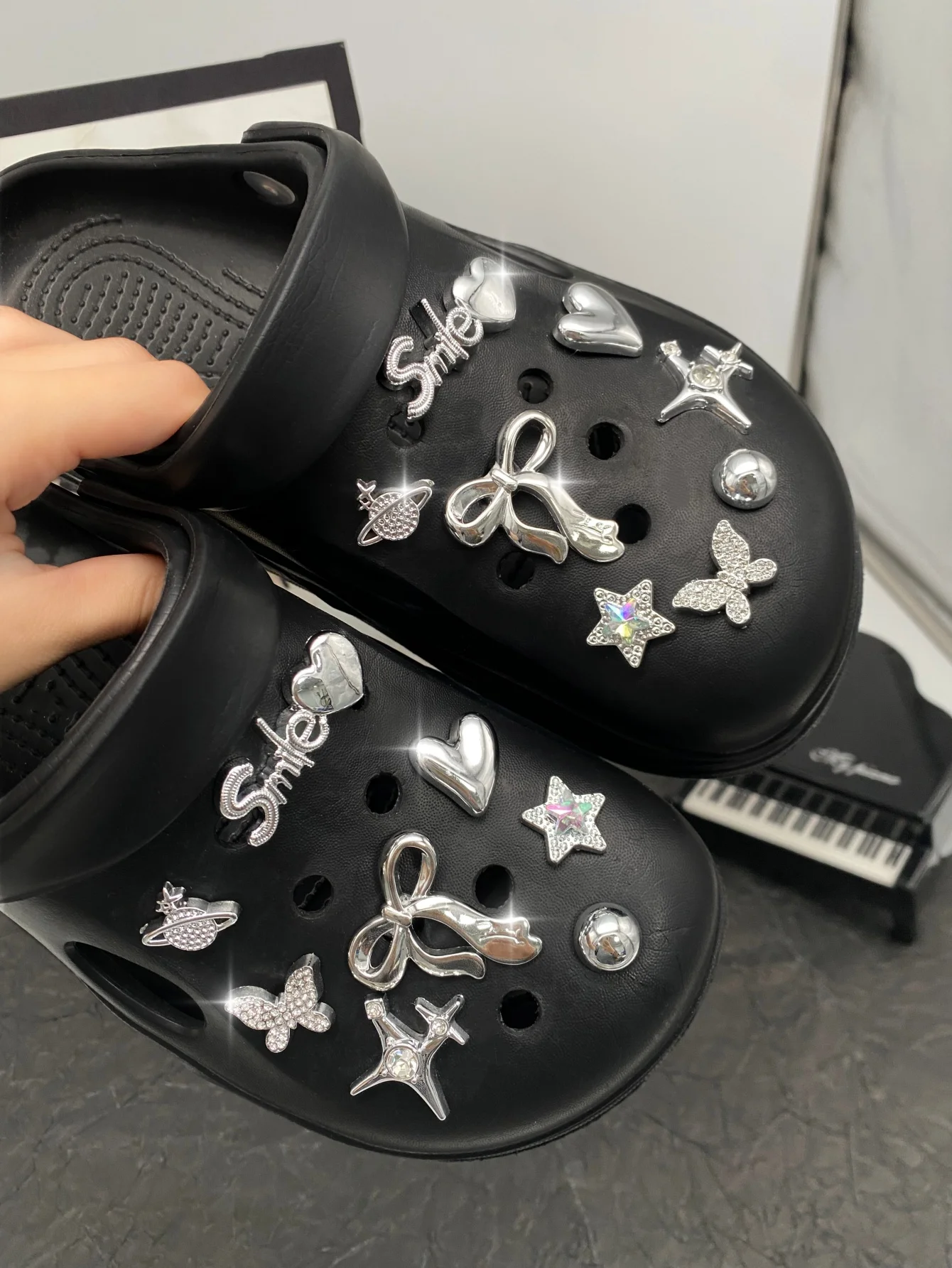 16 Pcs Silver Bow & Rivet Star Shoe Charms - DIY Detachable Clog Accessories & Perfect Holiday Gifts