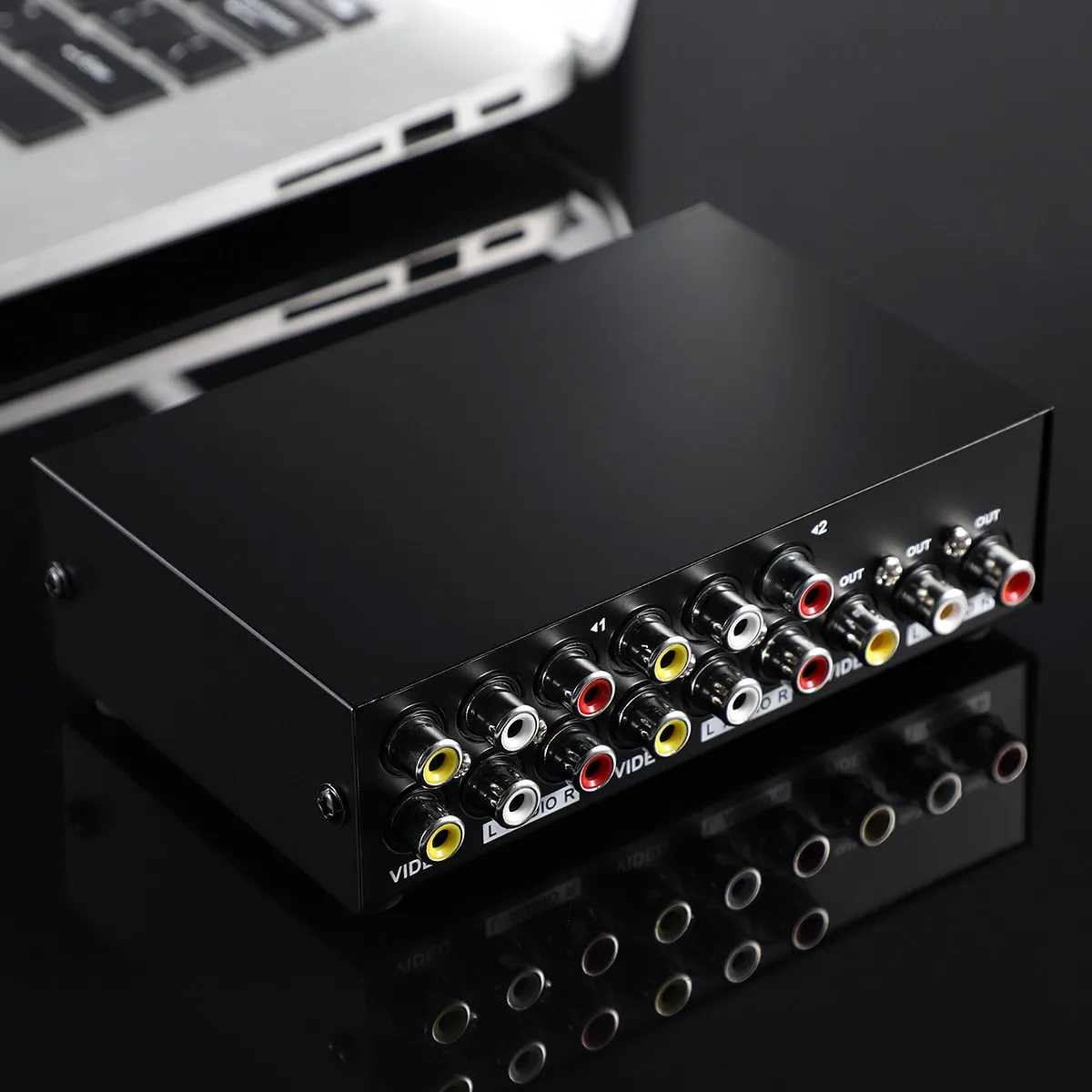 4-Way Av Audio Video Selector Composite 4 in 1 Out Push-Button for Dvd Cable Box TV Sound Video