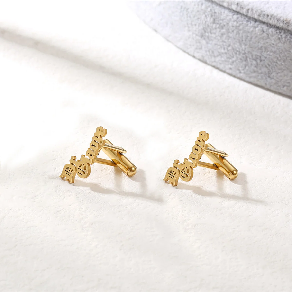 Custom Old English Name Cufflinks For Mens Personalized Stainless Steel Letter Cufflinks Elegant Gentleman Wedding Charm Jewelry