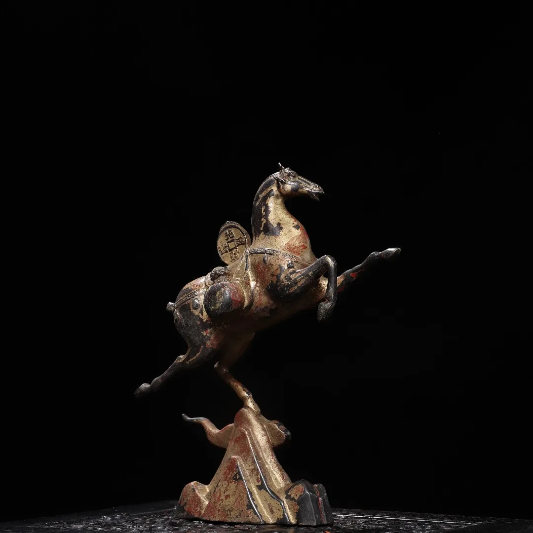 intage collectible, decorative ornament, bronze,Tang Dynasty flying horse send to money statue. Dimensions: 30cm high