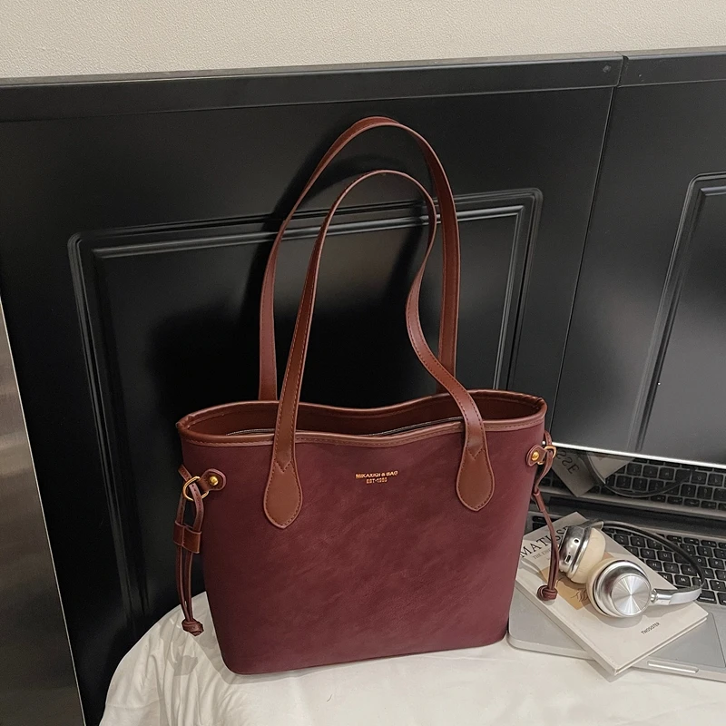 

Unique Tote Handbag For Women With Minimalist Logo And Vintage Style Elegant Leather Large Capacity