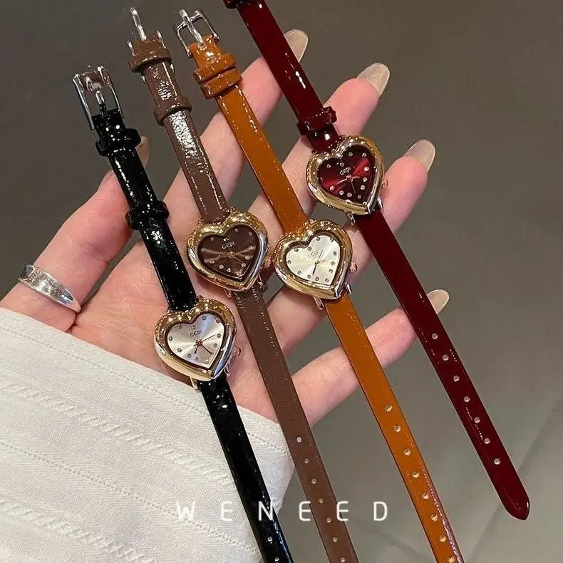 2026 New Retro Watch Luxurious Metal Heart Shape Casual Fashion Design Exquisite Compact Belt Quartz Watch Gift for Women