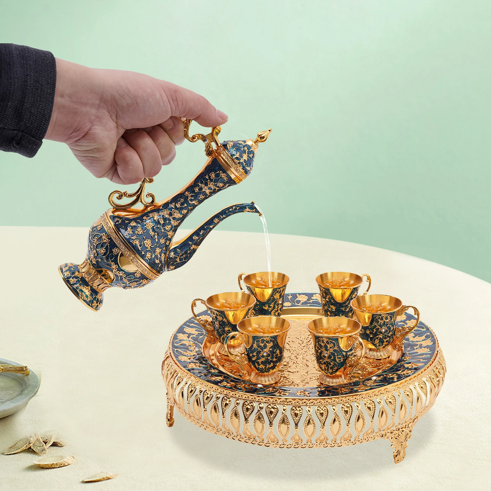 Europäisches Gold Dunkelblaues Zinklegierungs-Teeservice, 280ml Teekanne mit 6 Tassen & Tablett, Elegantes Wohndekor-Geschenk für Nachmittagstee und Kaffee