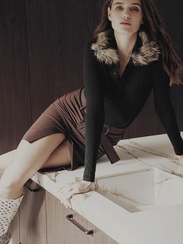 

Fur-Trimmed Collar Black Base Layer Top Stylish Stretch Slim-Fit Polo Collar Long-Sleeve Women's Top 2025 Fall New Arrival