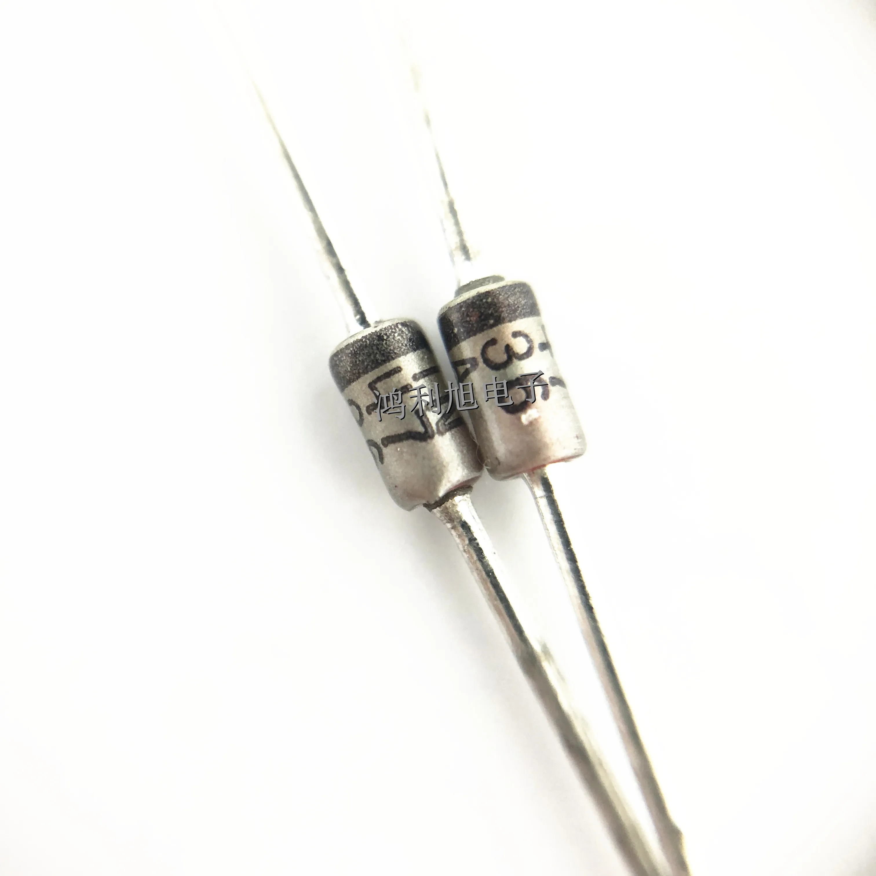 50PCS/Lot 1N4736A IN4736A 1W 6.8V DO-41 direct insertion voltage regulator diode brand new original stock