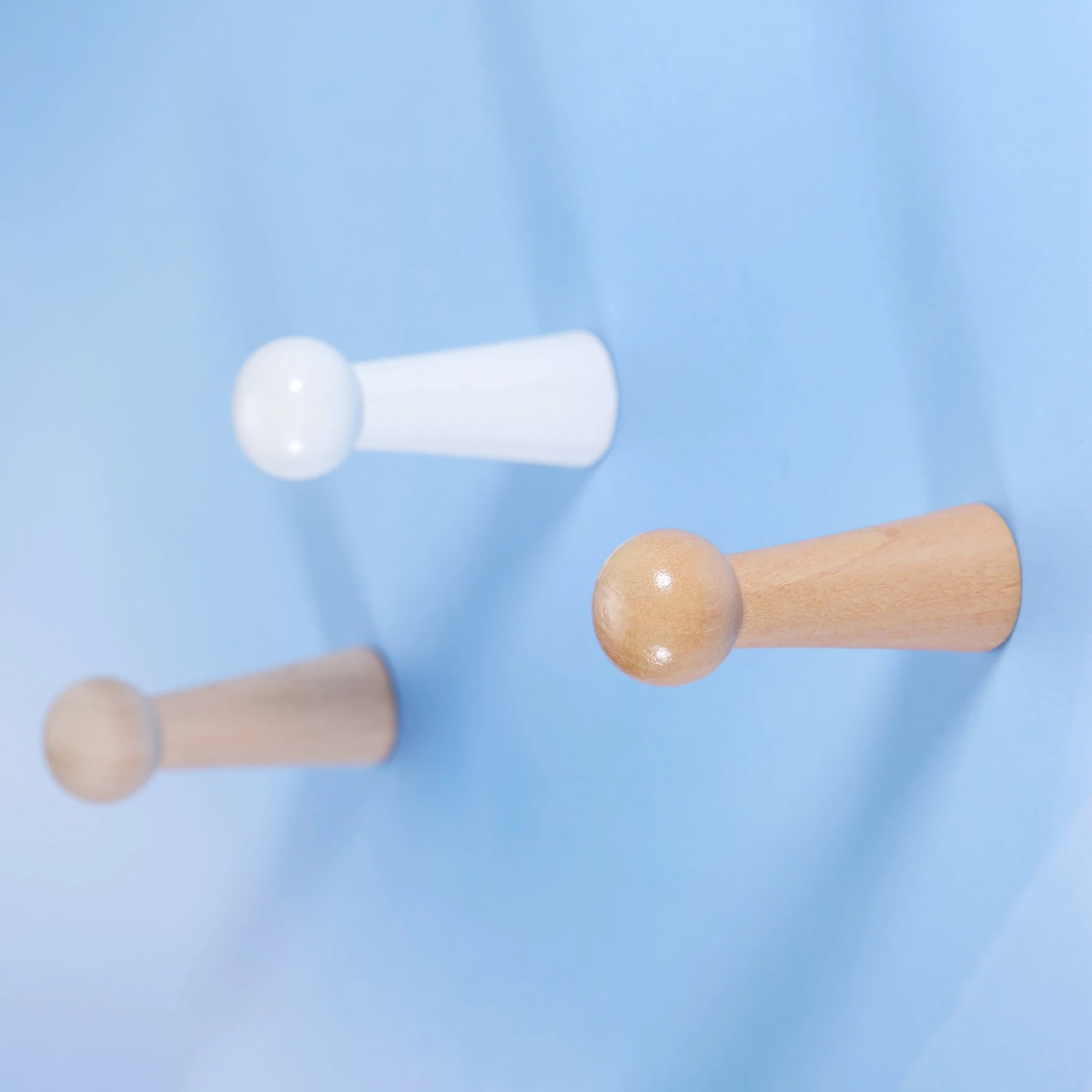 2pcs Wooden Peg Hangers 50mm Simple Doll Shaped Decorative Hanging Coat Handbag Towel Wall Mounted Hooks Rack M3 Hole and Screws