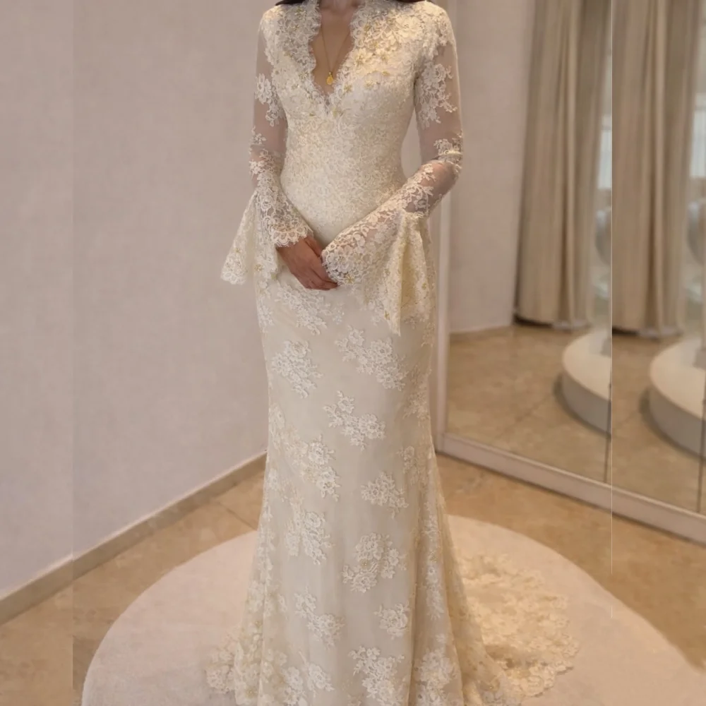 Maßgeschneidertes Hochwertiges Elegantes Hochzeitskleid Spitze Lange Ärmel V-Ausschnitt Trompetenform Bodenlang Moderner Stil
