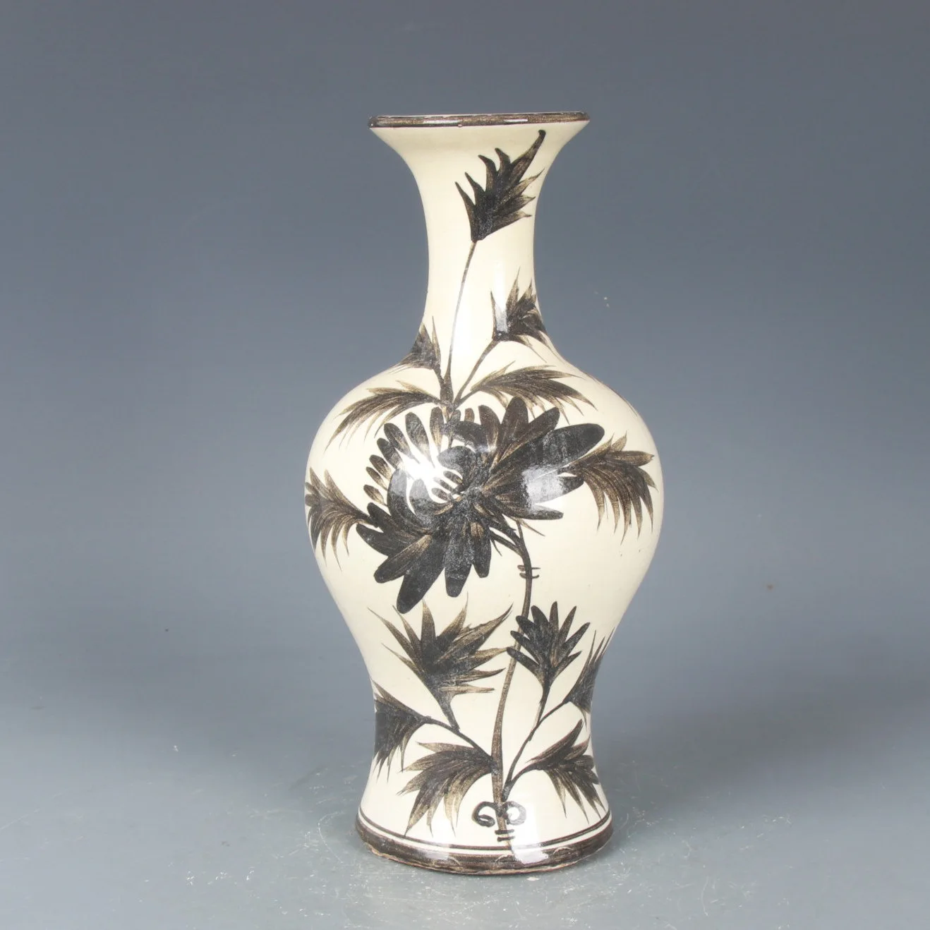 DSA hand-painted plant pattern Guanyin bottle Chinese ornament antique antique imitation unearthed porcelain  object collection