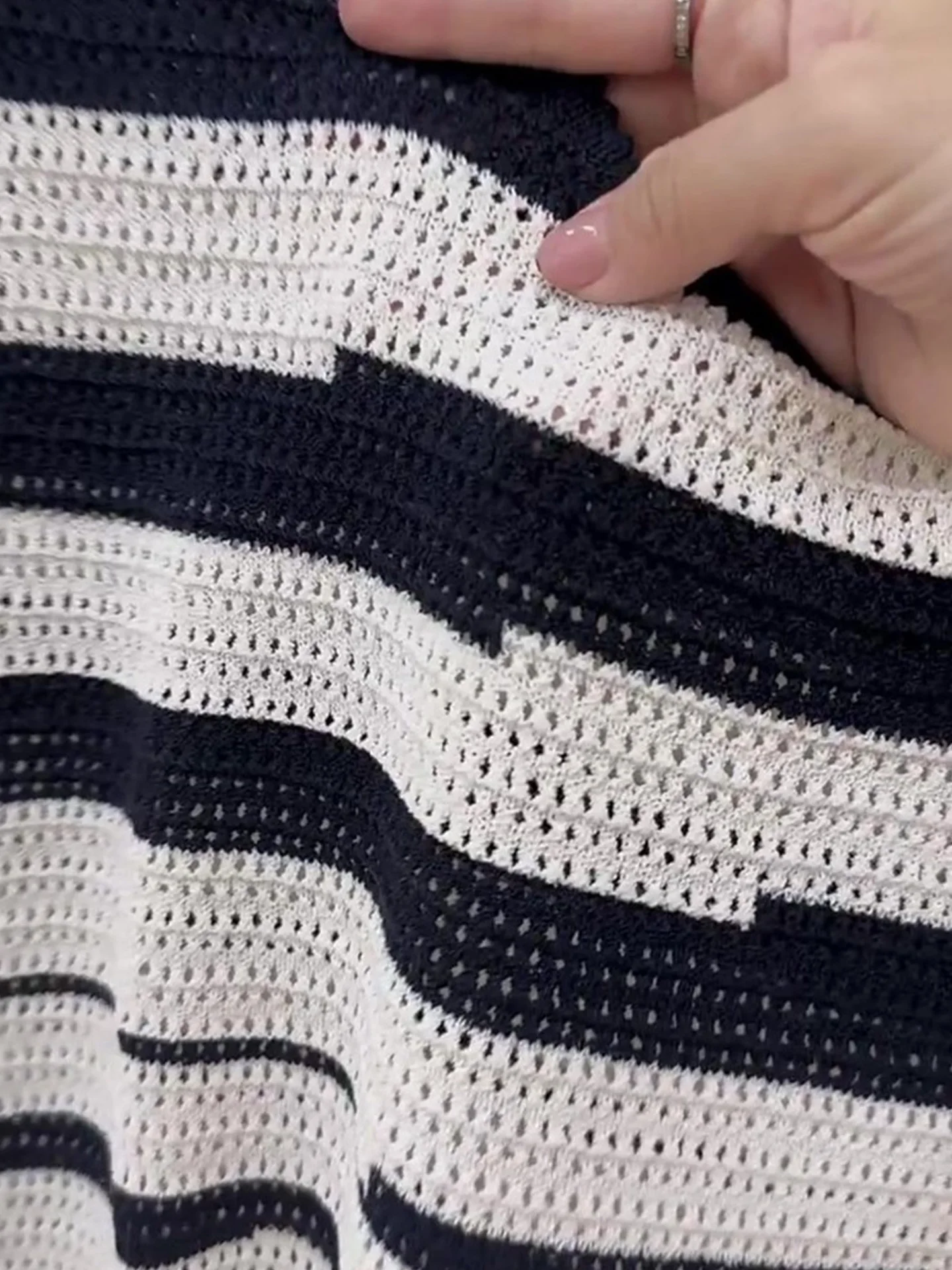 Estate 2025 Gilet lavorato a maglia scavato a righe da donna Pendolarismo Faion oulder Bared Top Svel Coreano Sle Loose Fit