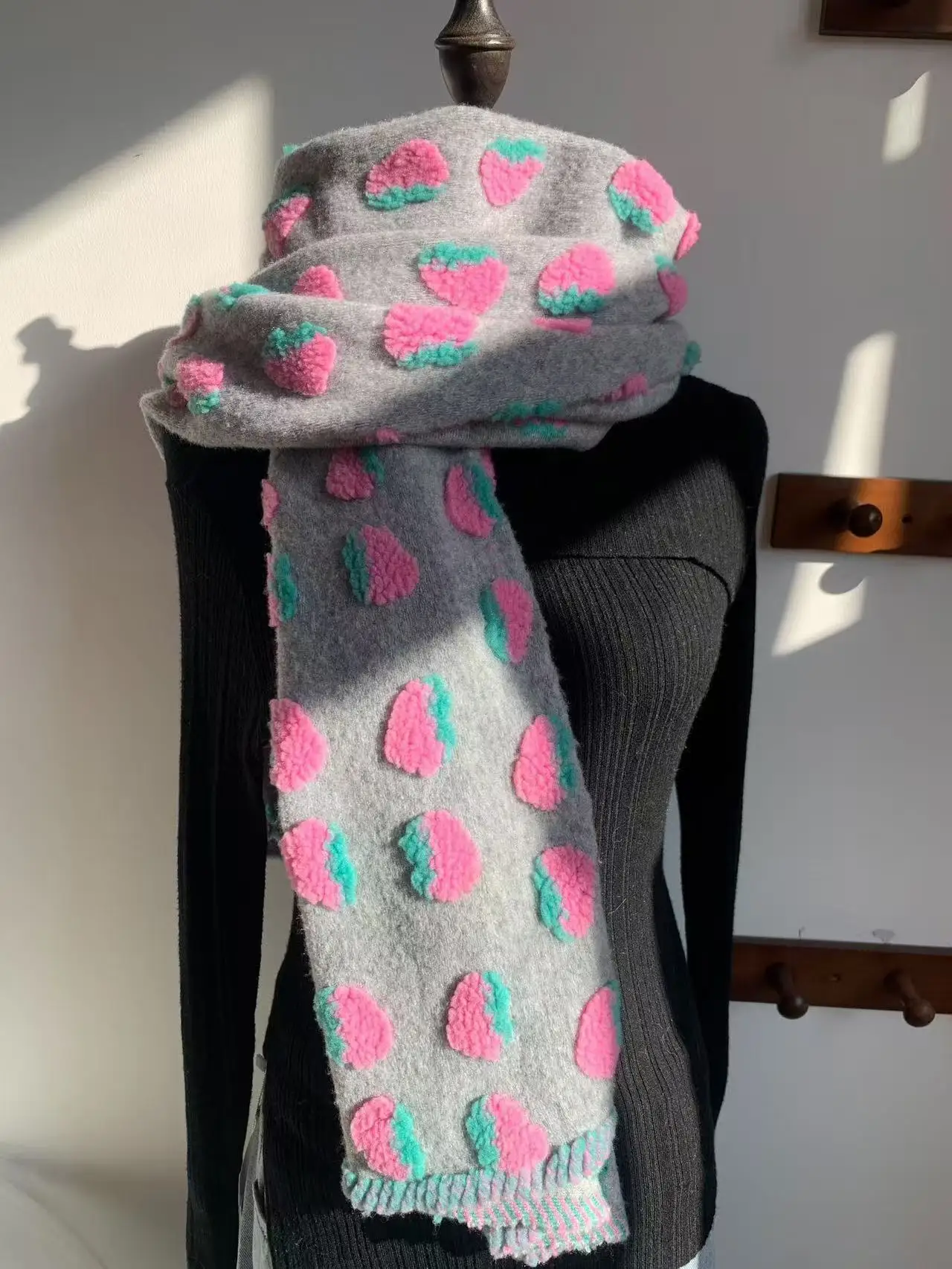 

Новый милый милый клубничный шарф женский зимний утолщенный теплый длинный шарф модный вязаный шарф высокого качества