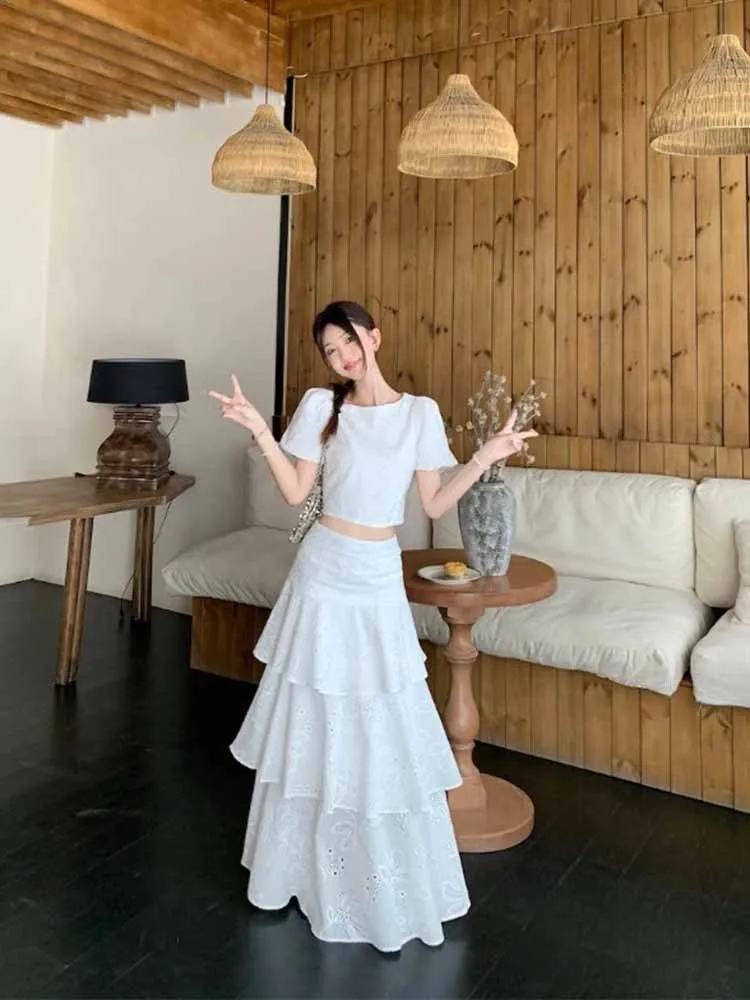 

White Minimalist Spring Set Women's Fashion Short Sleeve Bubble Sleeve Top And Cake Skirt Two-Piece Ensemble Anti-Aging