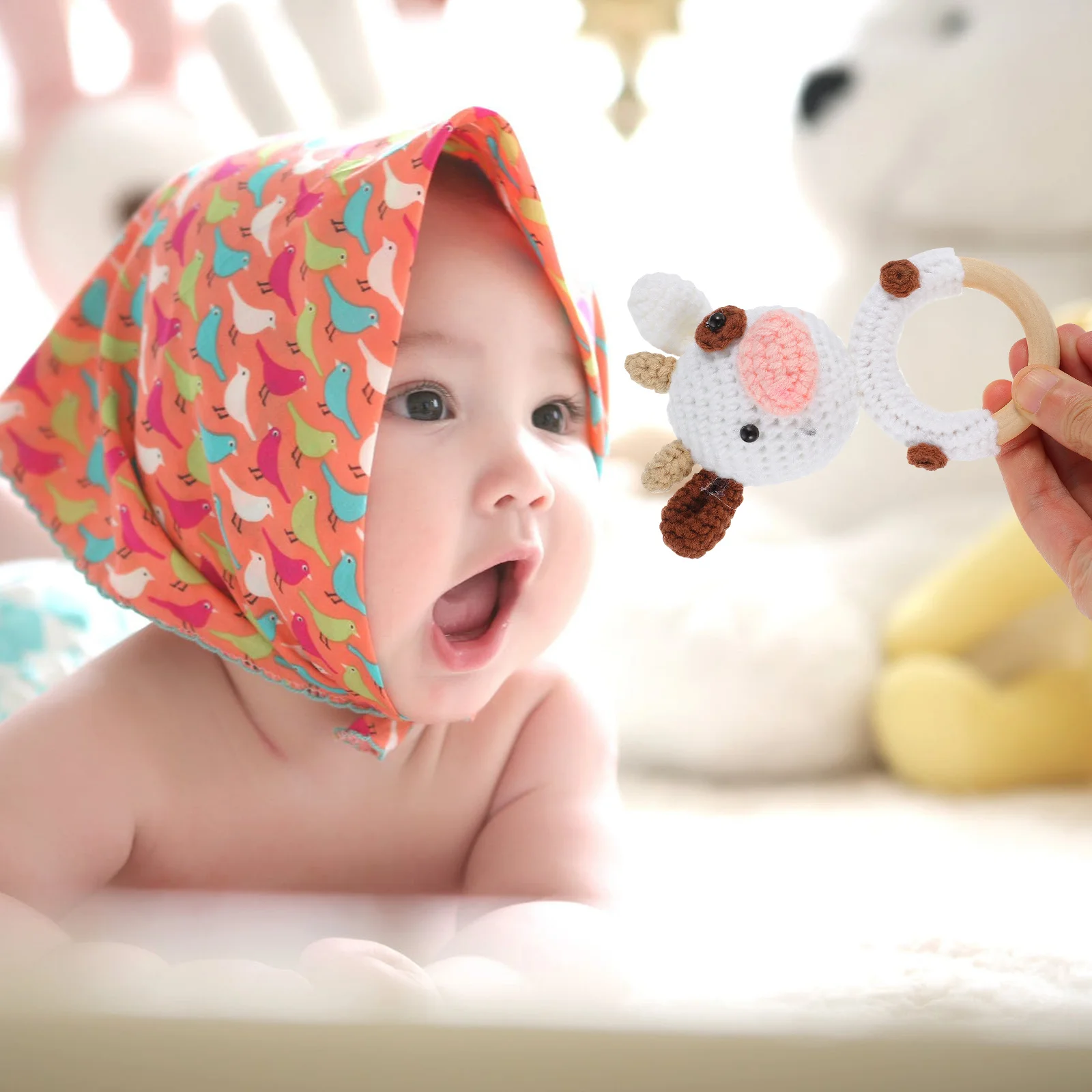 Drewniany gryzak montowany na wysokiej jakości kółku, tkany wzór, delikatny dźwięk do zabawy sensorycznej niemowląt.