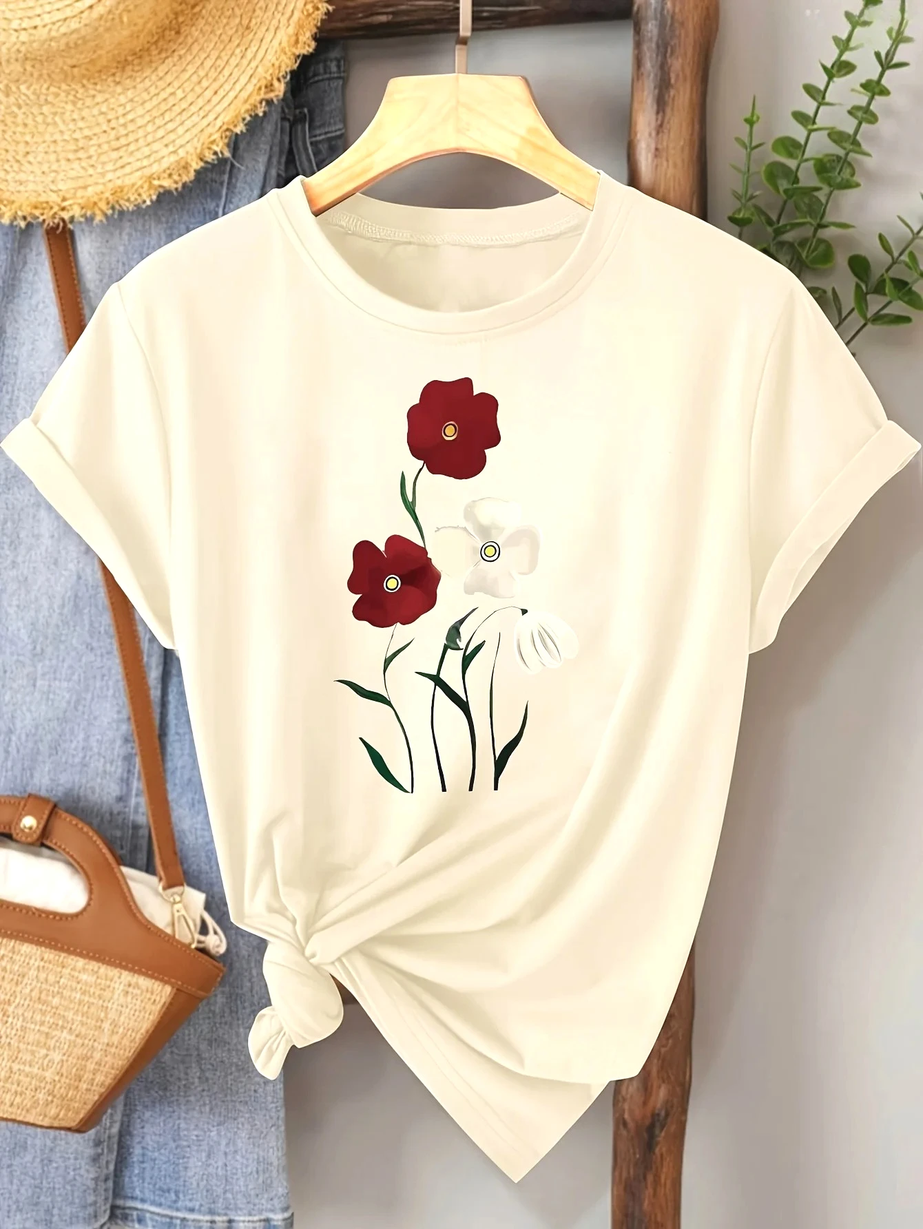 Ladies' Red Rose Pattern T-shirt Comfortable and Casual Sleeved Round Neck Suitable for Daily Wear and Fashion Matching