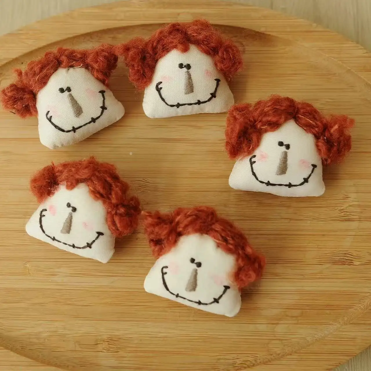 Brooch Pin Artistic Cute Cartoon Red Cheek Girl Fabric Plush Small Lightweight Versatile Fun Children Daily Party Gift Accessory