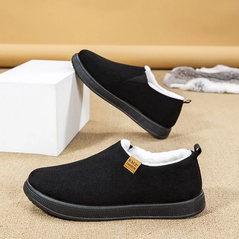 

Пара минималистичных, элегантных и модных мужских зимних ботинок. На подкладке из приятного для кожи плюша, которые запирают тепло.