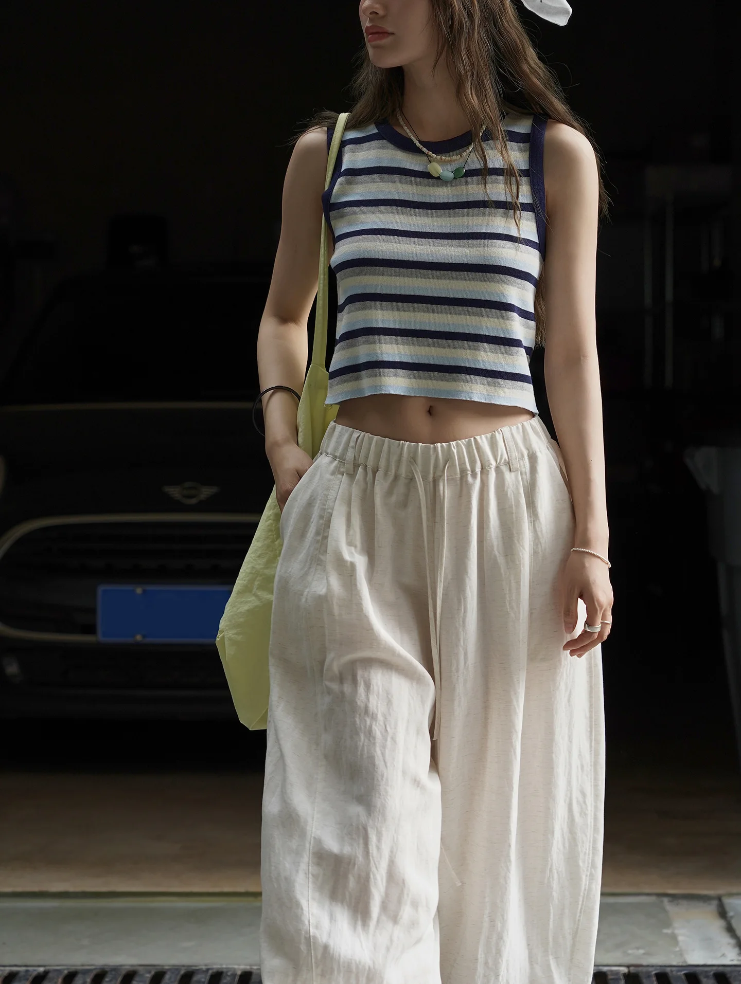 Chaleco de punto ajustado corto con cuello redondo a rayas informal de verano para mujer