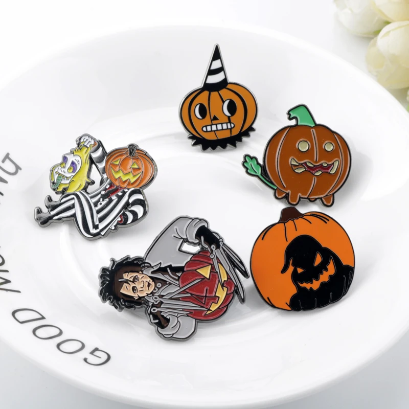 Broche esmaltado de película de terror de Halloween, insignia de Metal de calabaza bonita, Pin para Collar de mochila, accesorios de joyería para disfraz, regalos, 5 uds.