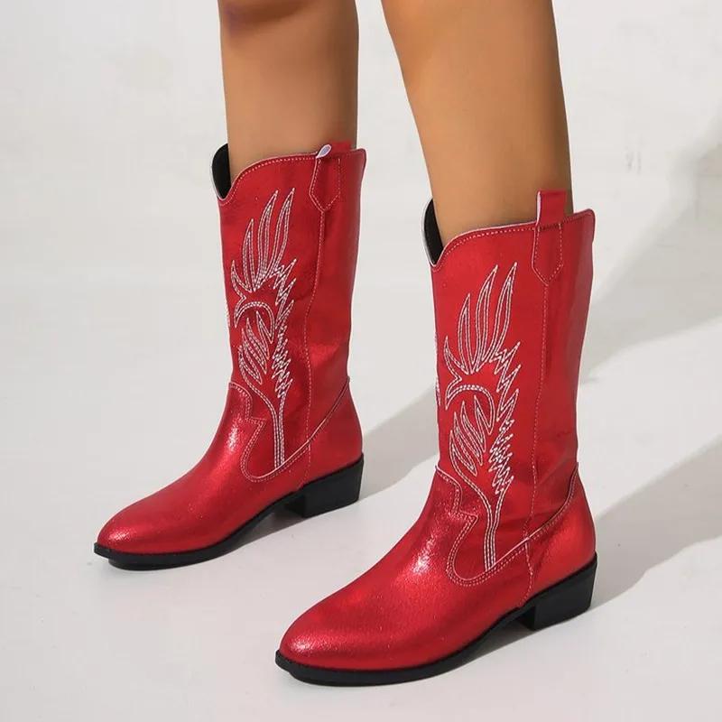 أحذية نسائية عصرية سهلة الارتداء أحذية فارس للسيدات للخريف والشتاء نعل سميك أحذية فارس بمقدمة مدببة وكعب مربع أحذية رعاة البقر المطرزة