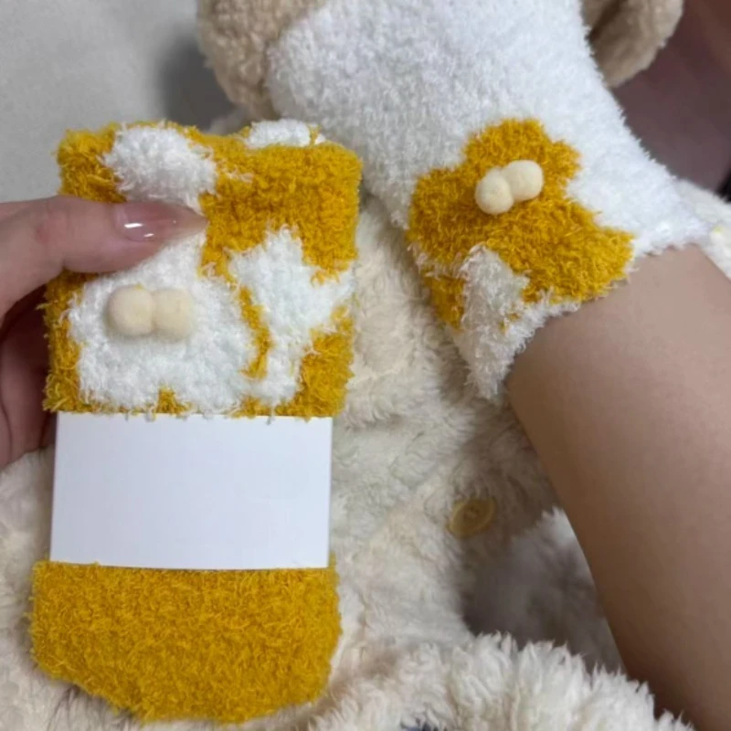 

Носки из кораллового флиса, милые женские носки средней длины, трехмерный шерстяной шар с милым кошачьим яйцом, зимние толстые теплые носки для пар