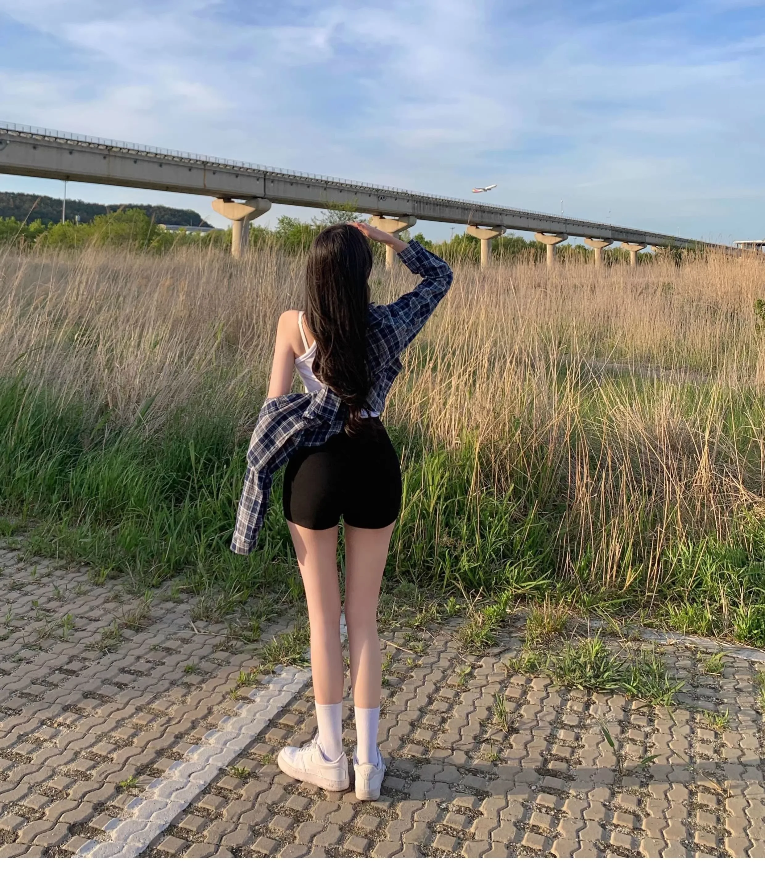 2026 Hochgeschnittene, schmal geschnittene schwarze elastische Shorts für Damen – vielseitige figurbetonte Straight-Leg 3-Punkte-Hotpants für Mädchengruppen – Detail 8
