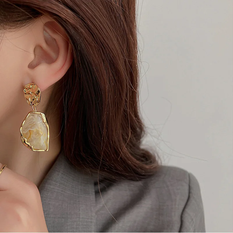Exaggerated Personality Irregular Resin Clip on Earrings Europe America Fashionable Vintage Geometric Earrings Women Jewelry