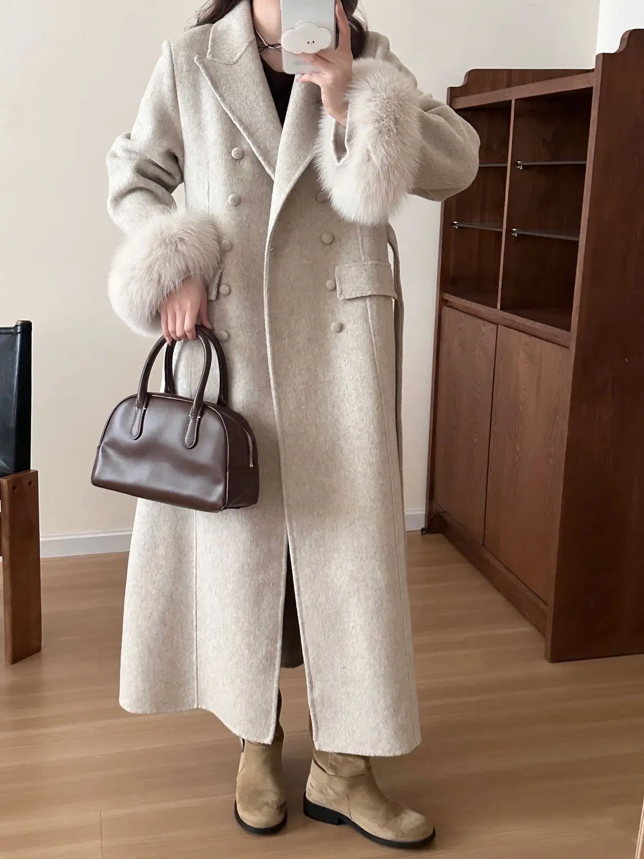 

Новое шерстяное пальто 2026 года длиной ниже колена с отстегивающимся воротником из лисьего меха для женщин, двустороннее, оверсайз, с поясом