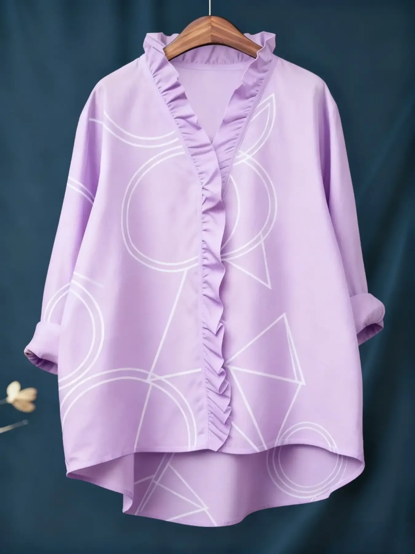 Autumn new V-neck casual top, women's long sleeved lace shirt, loose floral print design, Ladies' soft pink shirt