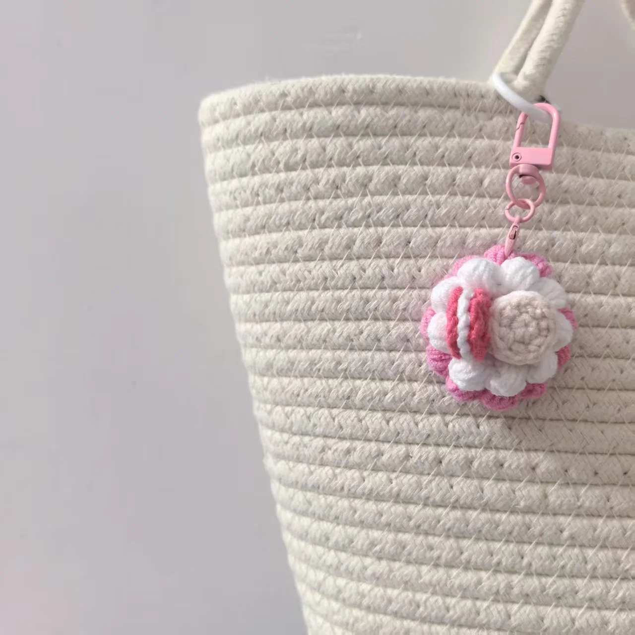 Niedlicher Gehäkelter Fruchtkuchen-Anhänger, Kreativer Handgemachter Mini-Kuchen-Schlüsselanhänger, Lieblicher Rucksack-Anhänger – Detail 6
