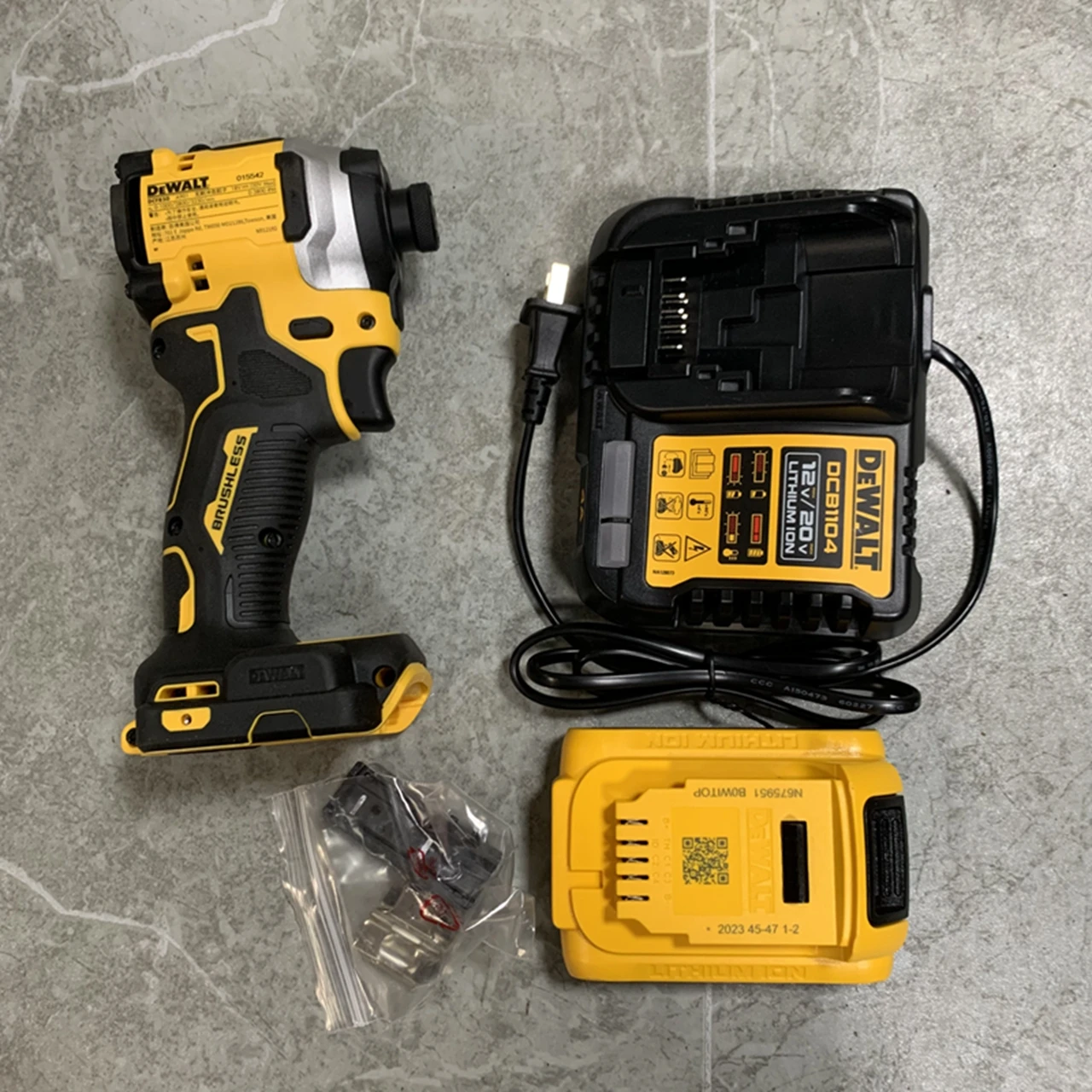 New Dewalt DCF850 1/4