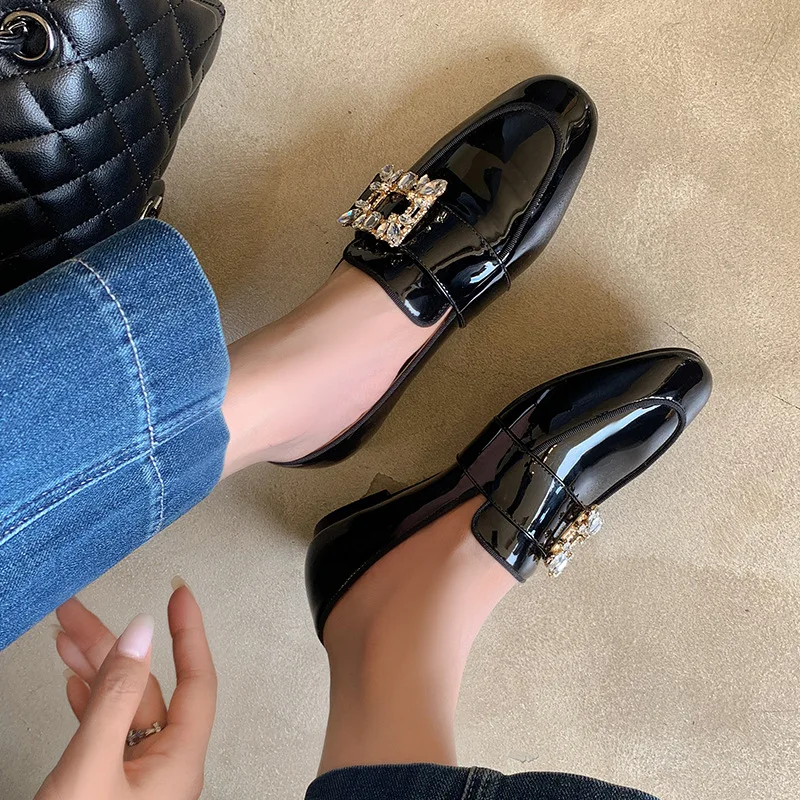 

Arden Furtado, осенние туфли из лакированной овцы, туфли-лодочки на плоской подошве с круглым носком, квадратные лоферы большого размера с пряжкой и кристаллами