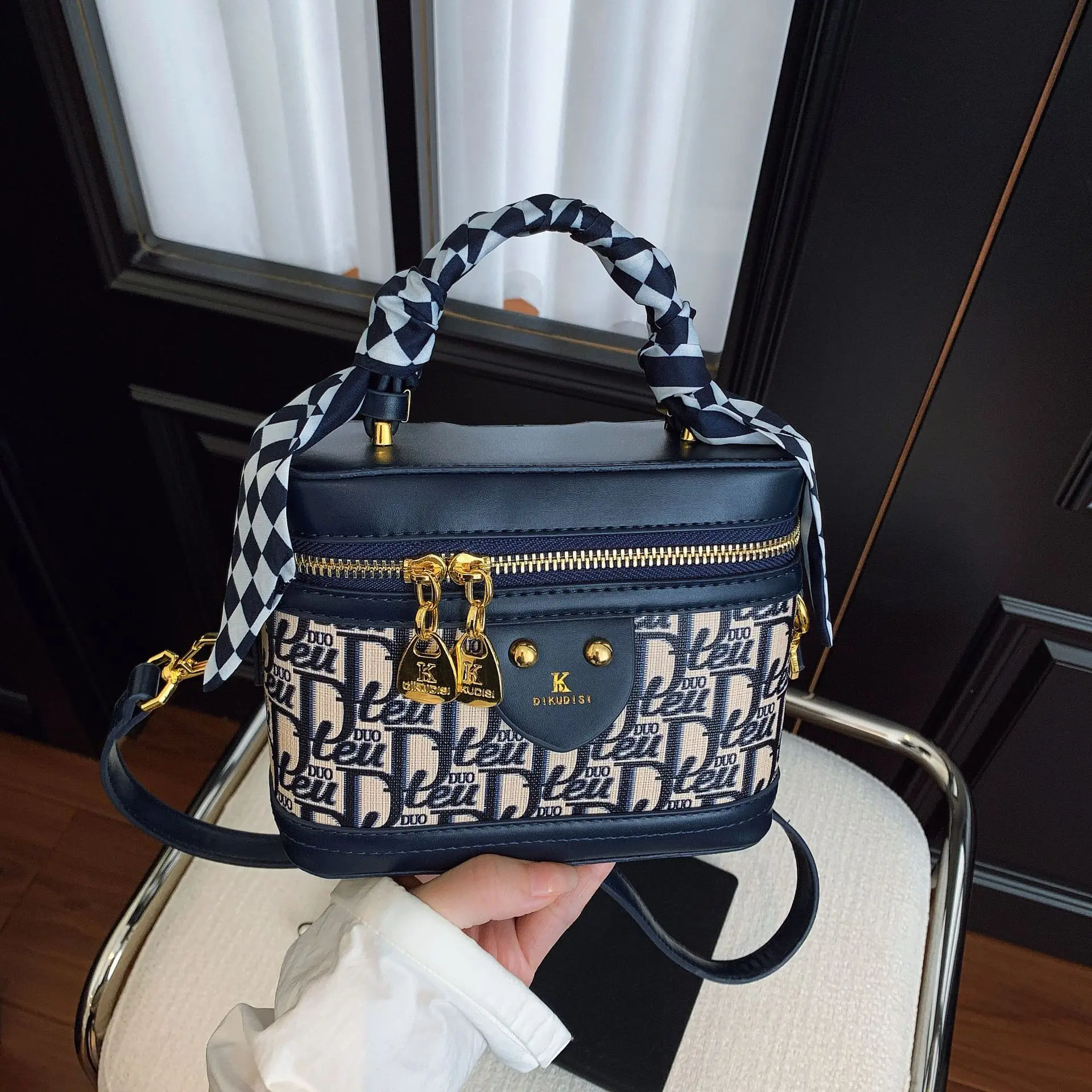 

​​2025 Letter Print Bucket Bag, Women's Shoulder Crossbody Purse, Soft Leather Handheld Bag​​