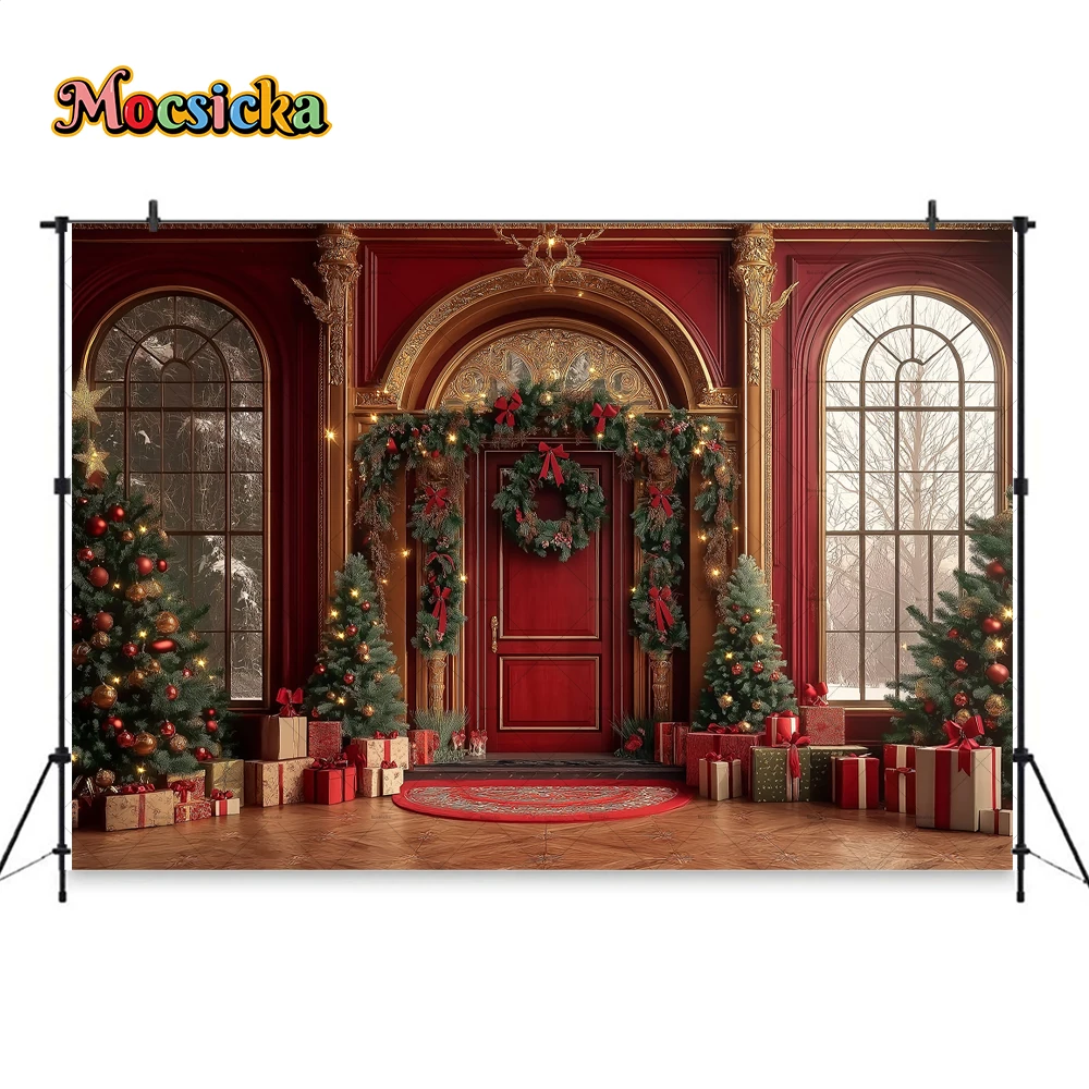 تصوير خلفية قصر عيد الميلاد الأحمر ، باب ونافذة ، هدية شجرة الكريسماس ، خلفية ذهبية لامعة ، غرفة شتوية ، طفل ، استوديو صور عائلي