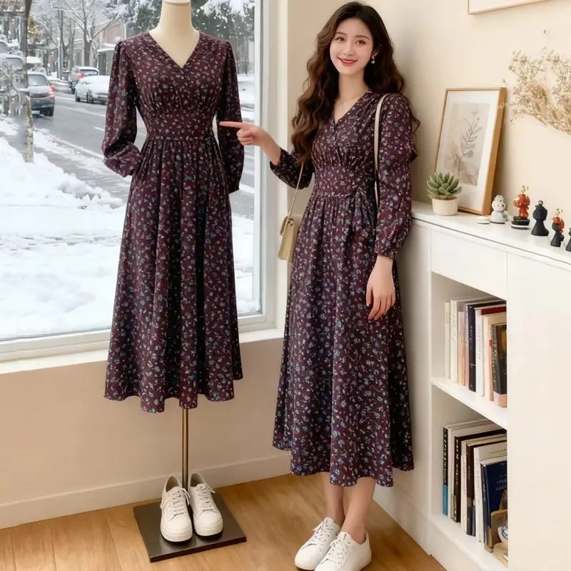 

2026 Spring Bohemian Long Sleeve V-neck Chiffon Dress for Women Retro Print Slim Fit Temperament Elegant Dress Vacation Skirt