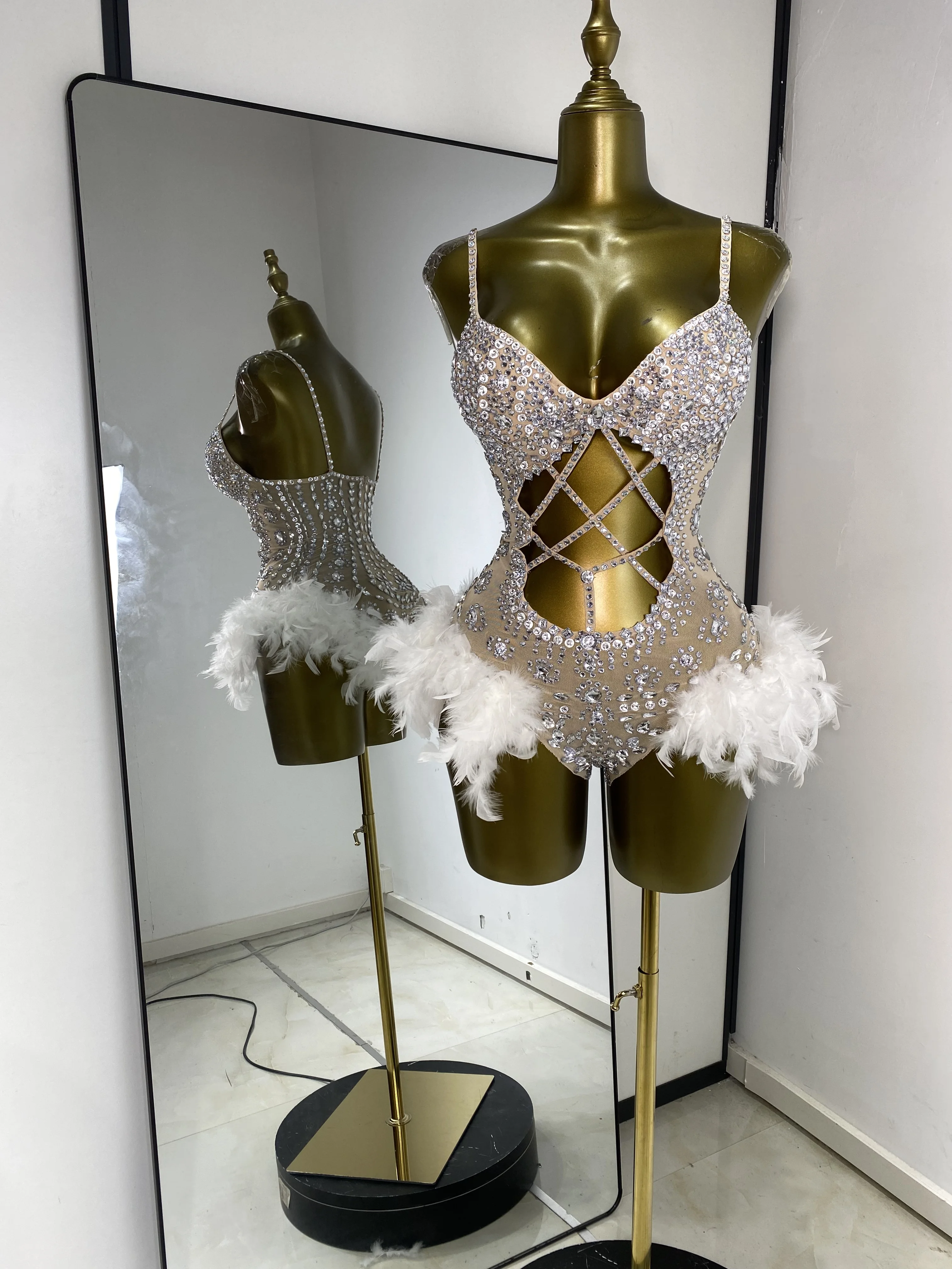 Damskie stroje do gimnastyki artystycznej, body na ramiączkach spaghetti, zdobione cyrkoniami, z wycięciami, z piórami, strój sportowy do tańca, kostiumy na wieczorne wyjścia do klubu, na nocne bary.