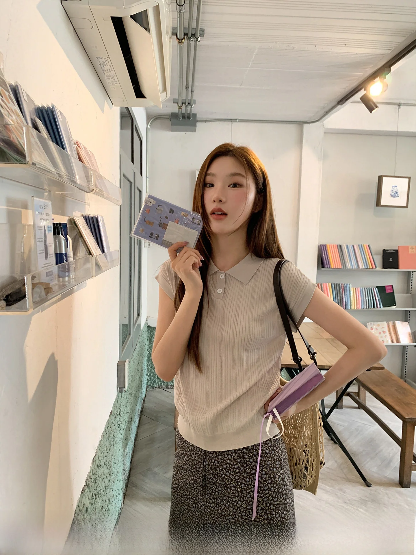 

Cannon Berlin Bookstore Collar Texture Sleeveless Knitted Polyester Viscose Blend Casual Style Short Length Ladies Top
