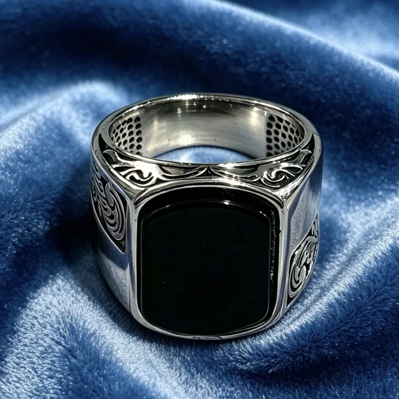 Retro Men's Bold Black Zircon Ring, Carved Edged Men's Ring, Daily Versatile Commute & Evening Accessories