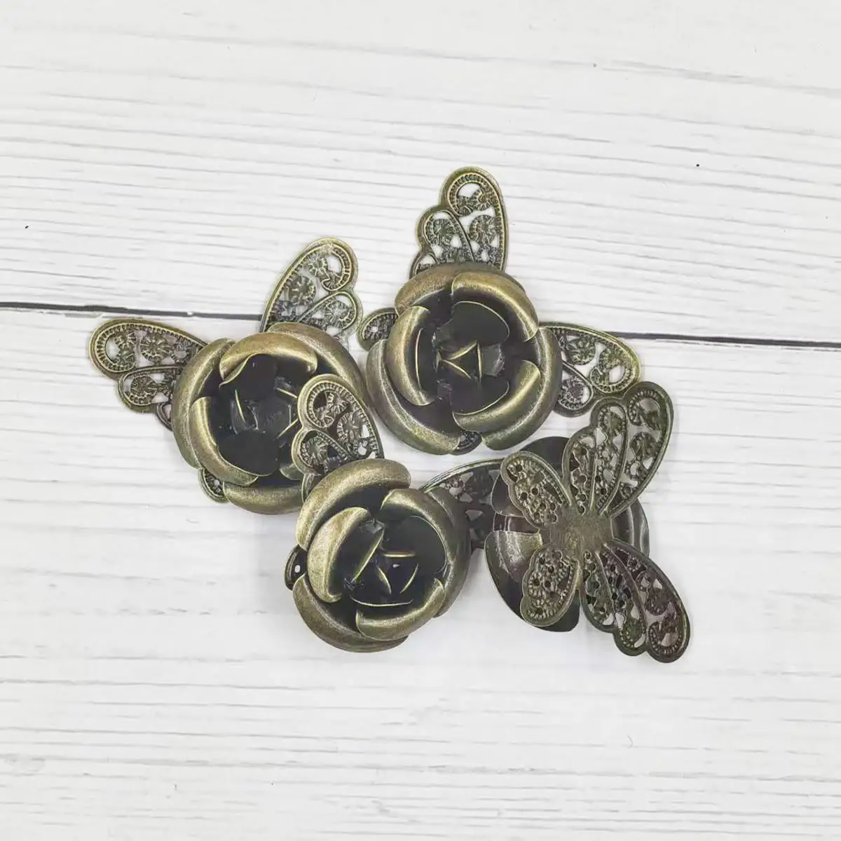 

400PCS Filigree Charm Connectors Butterfly with Flower DIY Handicrafts Hair Jewelry Decoration Embellishments Accessories