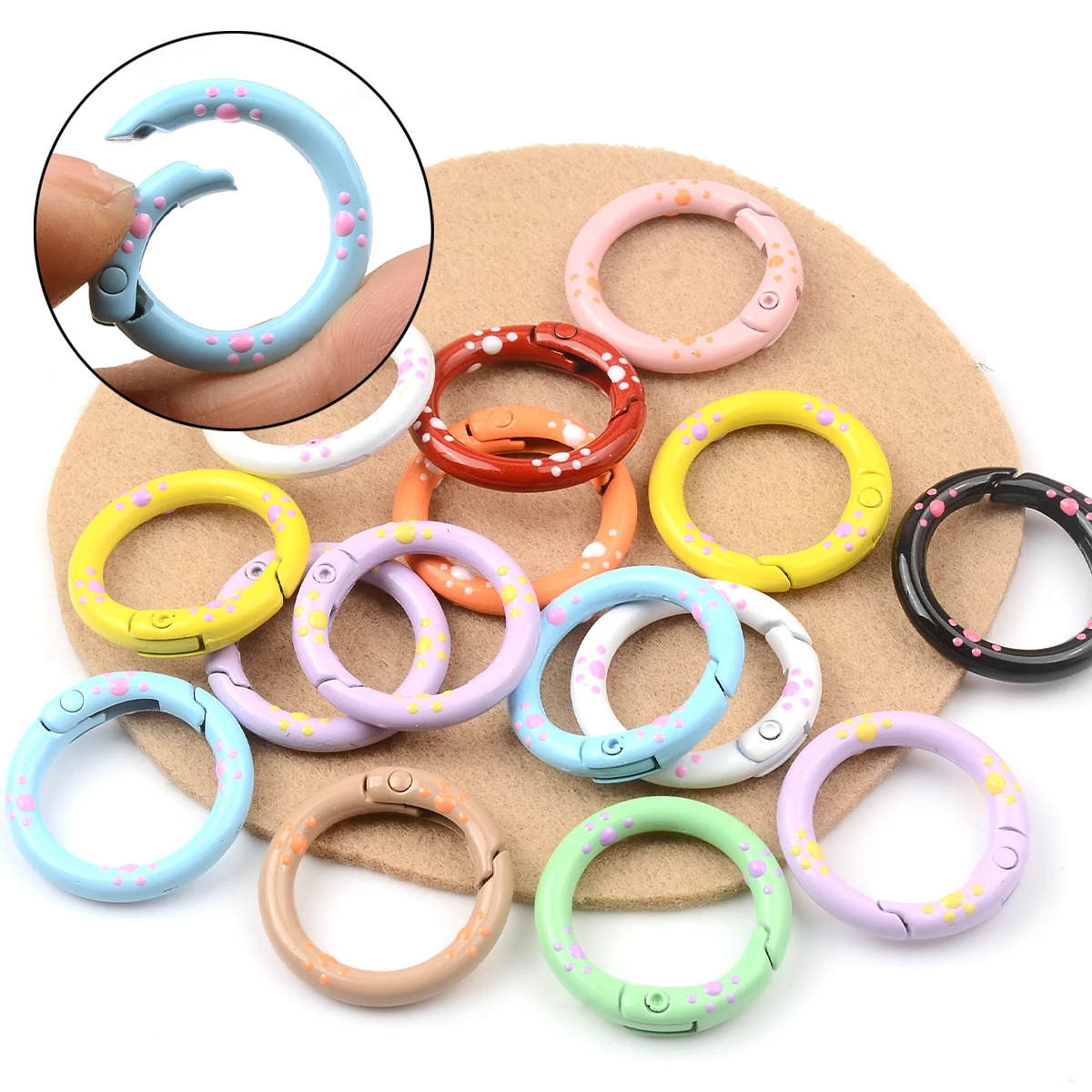 

5pcs Random Colors Hand-painted Hollow Round Keychain Chain Hooks Connecting Buckle Jewelry Clasps For Making Diy Accessories