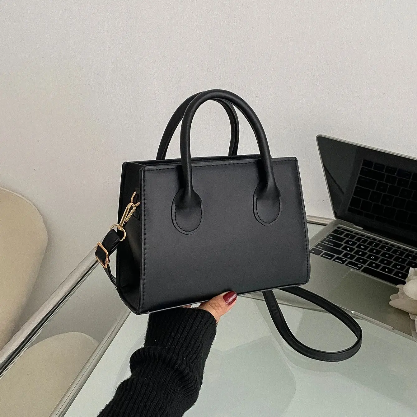 

2025 Autumn/Winter New Vintage Shoulder Bag Retro Casual Fashion Handbag Small Square Bag for Women Simple Single Shoulder