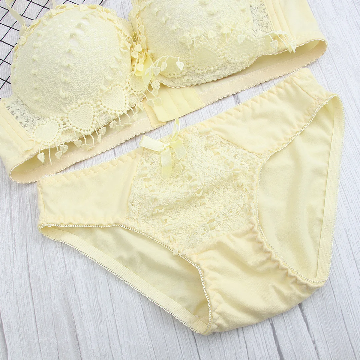 

Bra and Panty Set Yellow 75b Push Up Set Breathable Soft Comfortable Underwear for Valentine