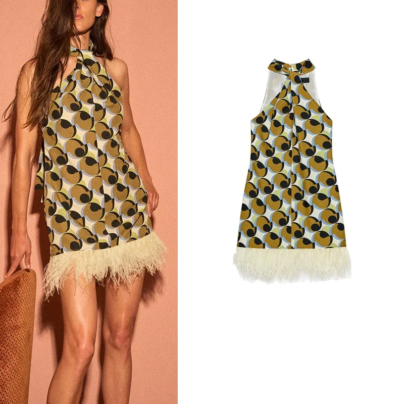 فستان صيفي جديد أنيق للنساء بتصميم قصير مع زخرفة ريشية حول الرقبة وطباعة نمط هندسي من ألياف البوليستر