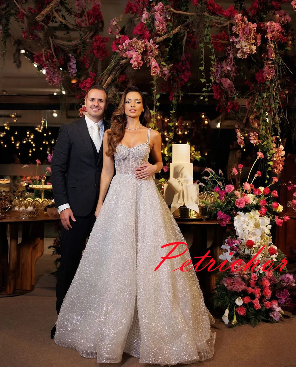 맞춤 제작 고품질 화이트 오간자 웨딩드레스 우아한 스트랩리스 스파게티 스트랩 브라이덜 가운 채플 트레인 드레스