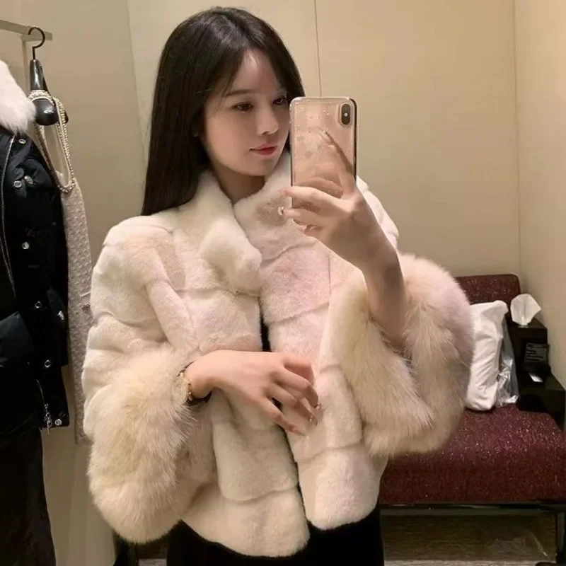 Winter New Fox Fur Sleeves Small Short Coat, Celebrity Environmentally Friendly Fur Women's Thickened Warm Coat Comfortable