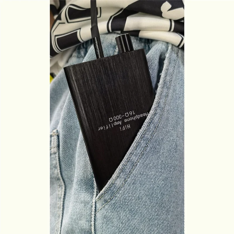 Amplificador de fone de ouvido portátil FEDI com porta de entrada/saída de áudio estéreo de 3,5 mm Controle de volume ajustável via interruptor GAIN