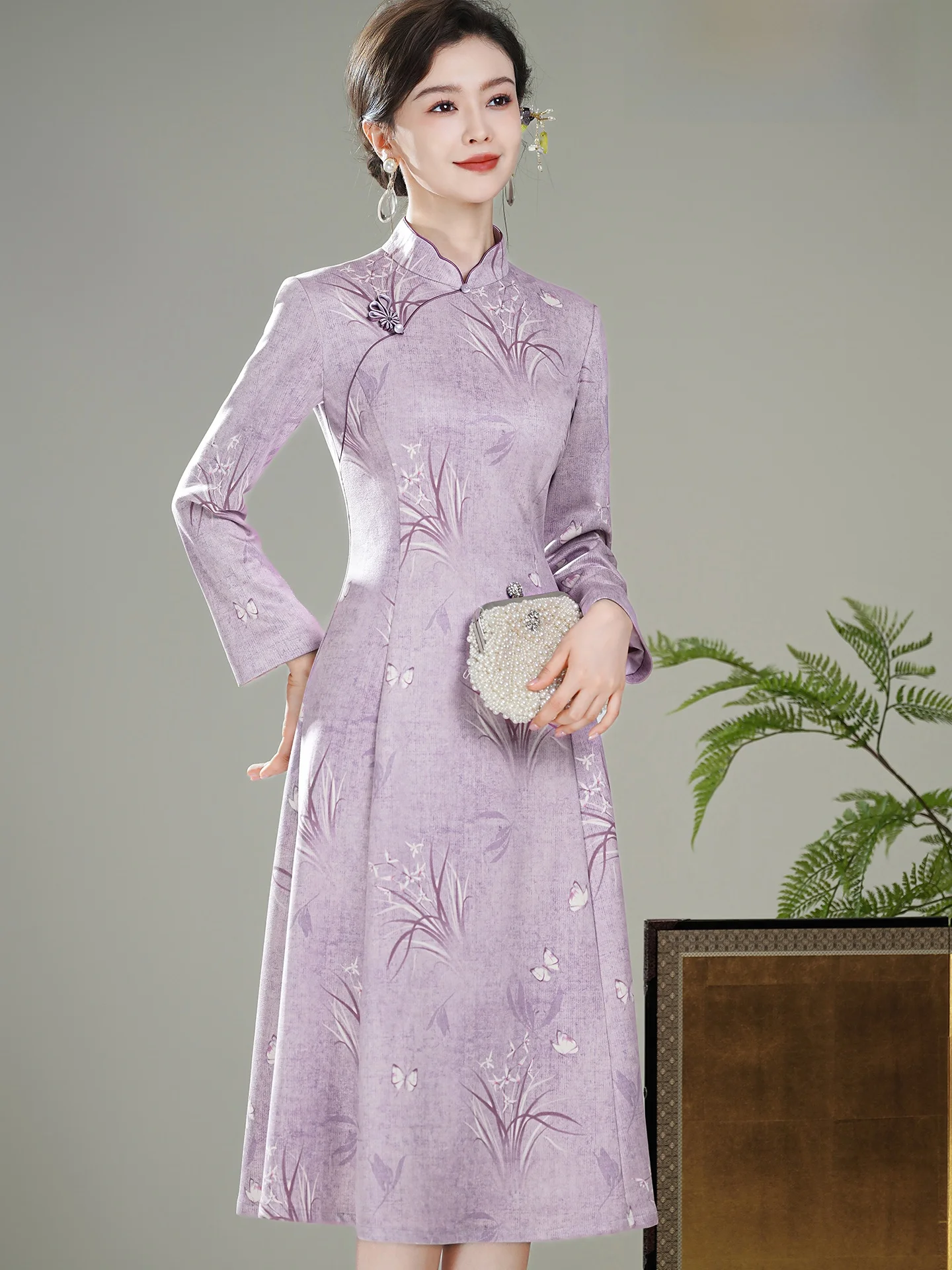 

Xiu Guan Tang Purple Fairy 2025 Осенне-зимняя новая коллекция: замшевое платье с длинными рукавами в китайском национальном стиле