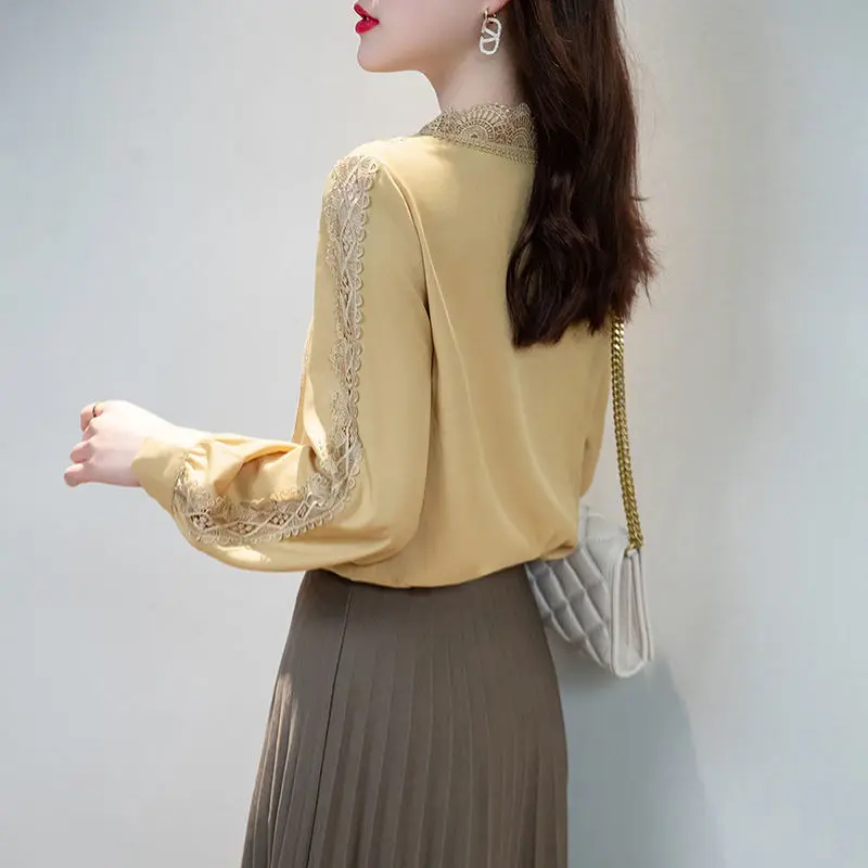 Fashion Vintage Solid Color Blouse Spring Autumn Elegant Lace Hollow Out Female Clothing Casual V-Neck Patchwork Straight Shirt